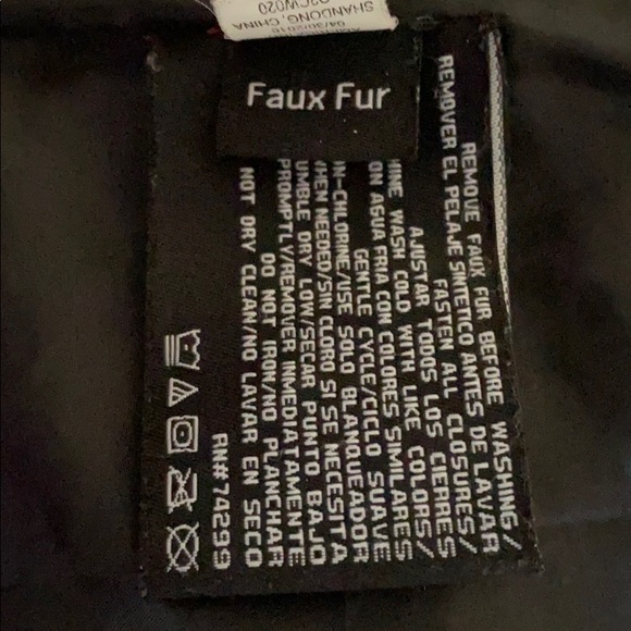 COPY - Canada 🇨🇦 weather gear faux for coat 🧥 - Picture 7 of 15